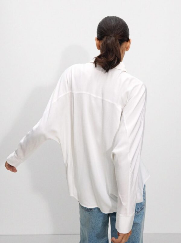 Classic Long-Sleeve Shirt in Crisp White